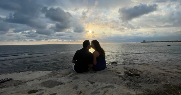 Couple sharing a romantic kiss at sunset in Sri Lanka, showcasing the island’s peaceful atmosphere and wellness travel experience